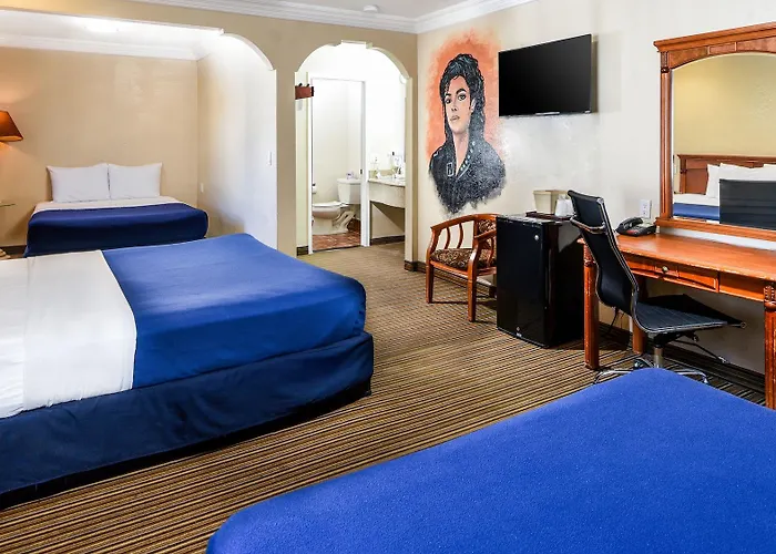 Hollywood Inn Express North